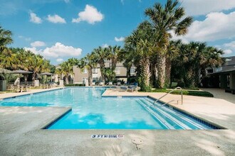 ParkVista Apartments in San Antonio, TX - Building Photo - Building Photo