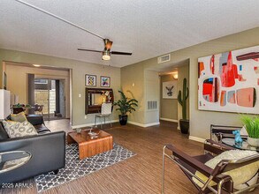 17805 N 40th St in Phoenix, AZ - Building Photo - Building Photo