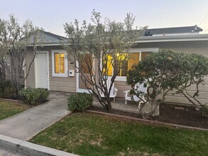 621 Larkspur Ave in Newport Beach, CA - Building Photo - Building Photo