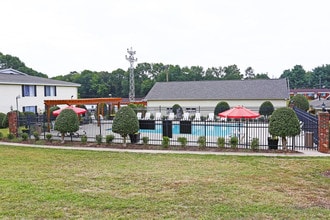 Oaks at Edgemont in Gastonia, NC - Foto de edificio - Building Photo
