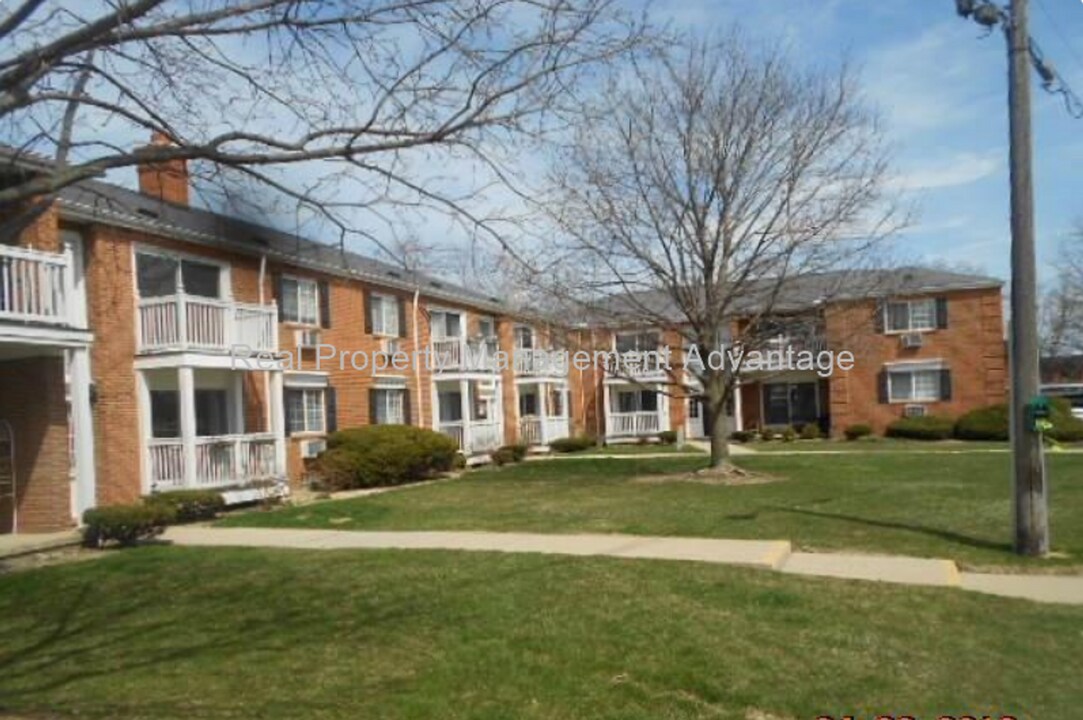 2420 Parmenter Blvd in Royal Oak, MI - Building Photo