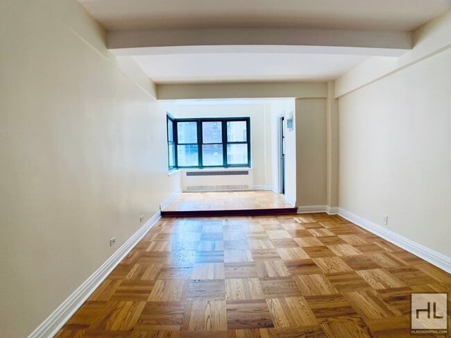 141 E 56th St