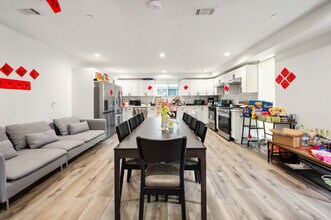 1186 W 37th Pl in Los Angeles, CA - Building Photo - Building Photo
