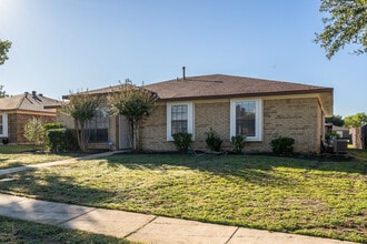 1734 Glencairn Ln in Lewisville, TX - Building Photo - Building Photo