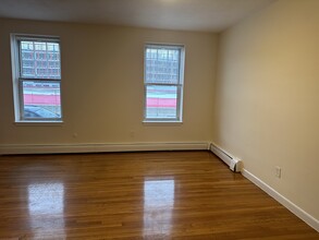 168 N Beacon St, Unit 21 in Boston, MA - Building Photo - Building Photo