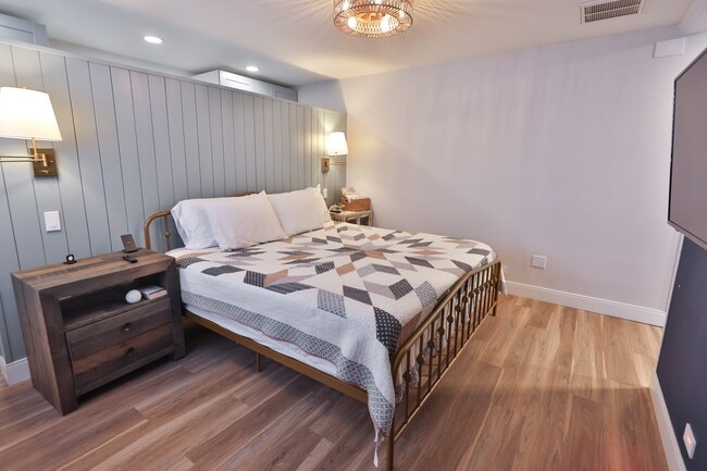 16322 Southampton Dr