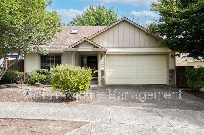 2173 Laurine Ct NE in Salem, OR - Building Photo