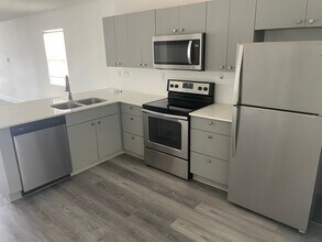 2288 SW 58th Ave in Miami, FL - Foto de edificio - Building Photo