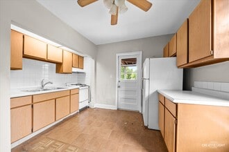 17 S Channing St in Elgin, IL - Foto de edificio - Building Photo