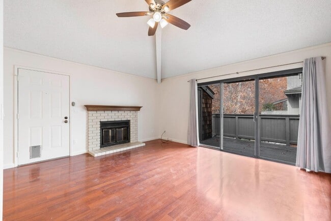 2008 La Terrace Cir, Unit 2008 in San Jose, CA - Building Photo - Building Photo