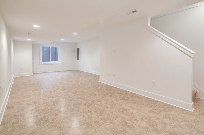 740 S Christopher Columbus Blvd in Philadelphia, PA - Building Photo - Building Photo