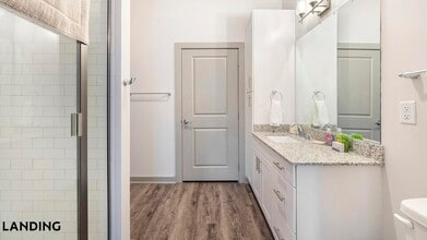 2165 Nolensville Pk, Unit 1-118 in Nashville, TN - Foto de edificio - Building Photo