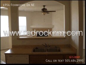 4954 Foxmoore Dr NE in Rio Rancho, NM - Foto de edificio - Building Photo