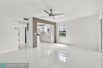 201 Freedom Ct in Deerfield Beach, FL - Building Photo - Building Photo