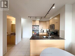 H-60 S Town Centre Blvd in Markham, ON - Building Photo - Building Photo