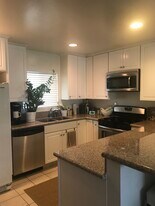17071 Sims Ln, Unit 103 in Huntington Beach, CA - Building Photo