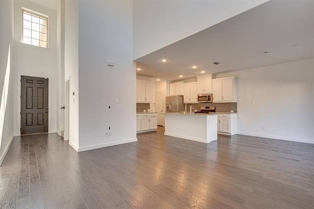 property at 2725 Splendor Ln