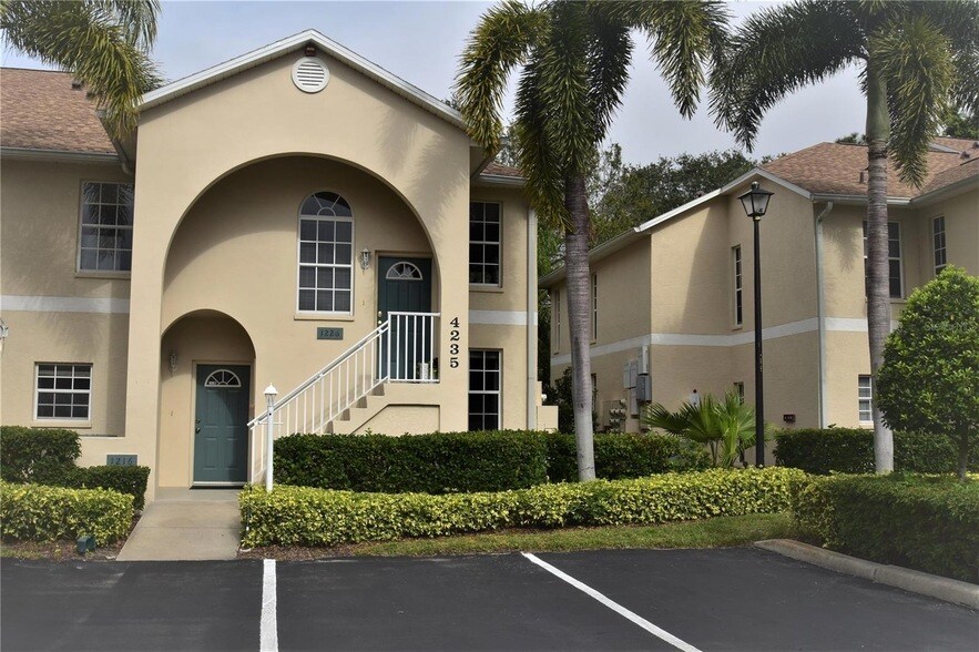 4235 Castle Bridge, Unit 1216 in Sarasota, FL - Building Photo