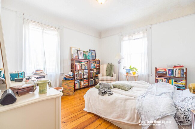 48 Green St, Unit 2 in Boston, MA - Foto de edificio - Building Photo