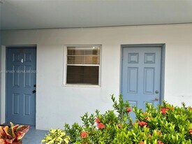 300 NE 12th Ave in Hallandale Beach, FL - Building Photo