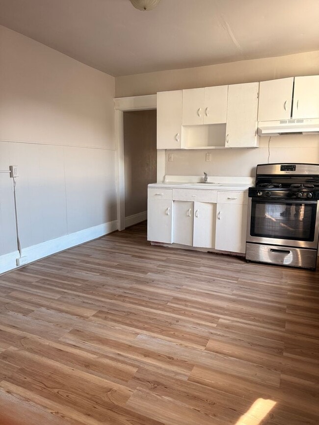 property at 112 S Ann St