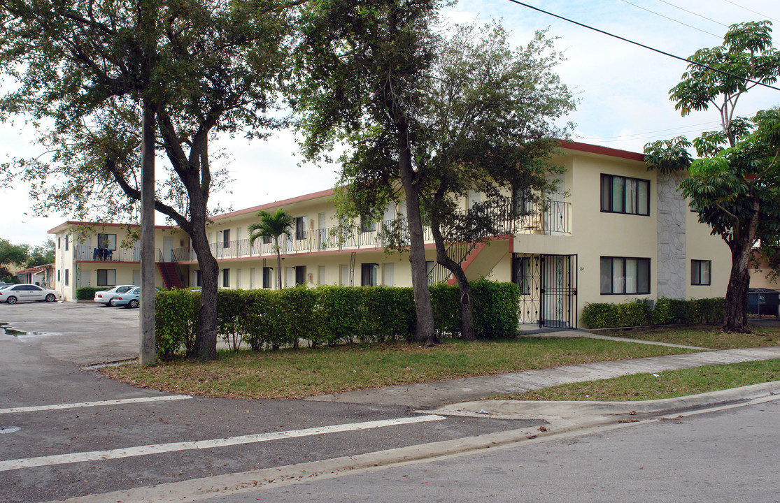 160 NW 56th St in Miami, FL - Building Photo