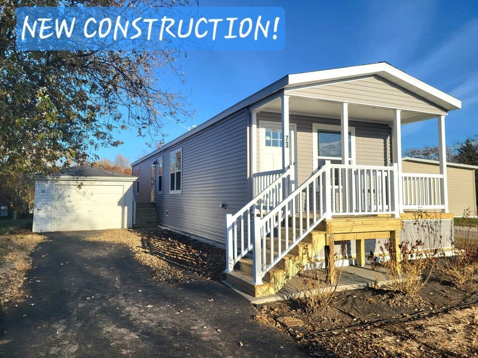 73 Meadowlark Ln in Beecher, IL - Building Photo