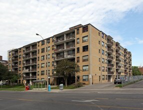 Daleside Court in Toronto, ON - Building Photo - Building Photo