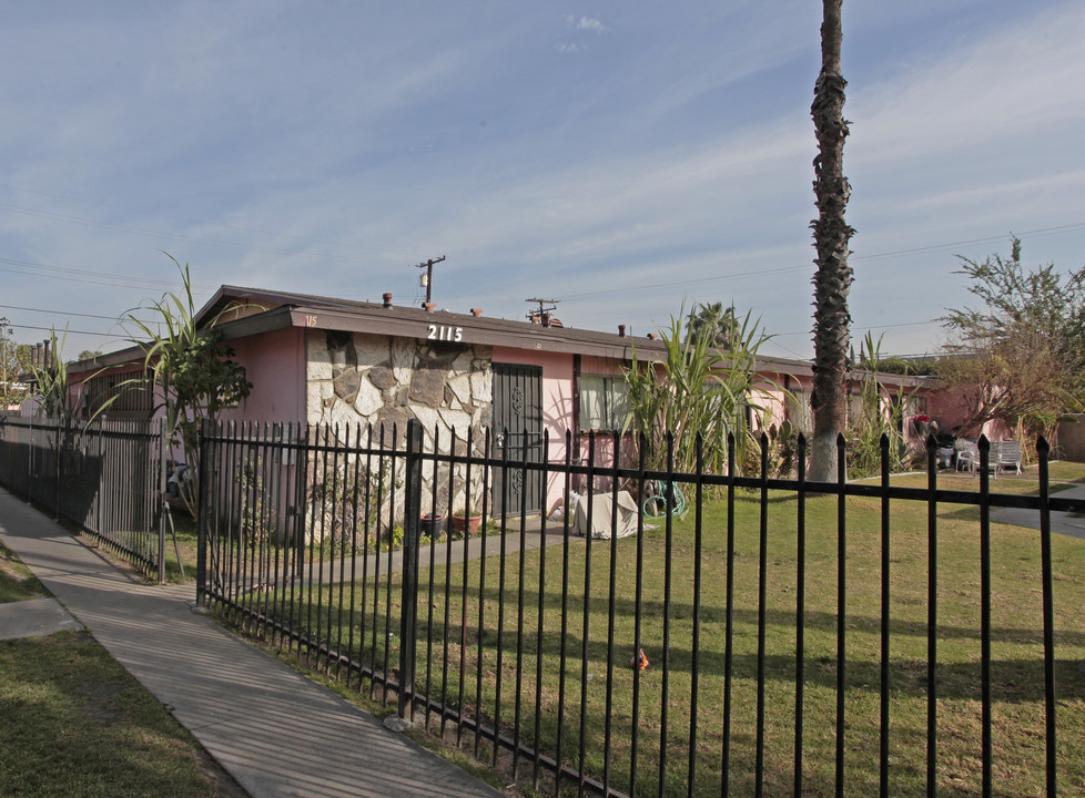 2117 E Balsam Ave in Anaheim, CA - Building Photo