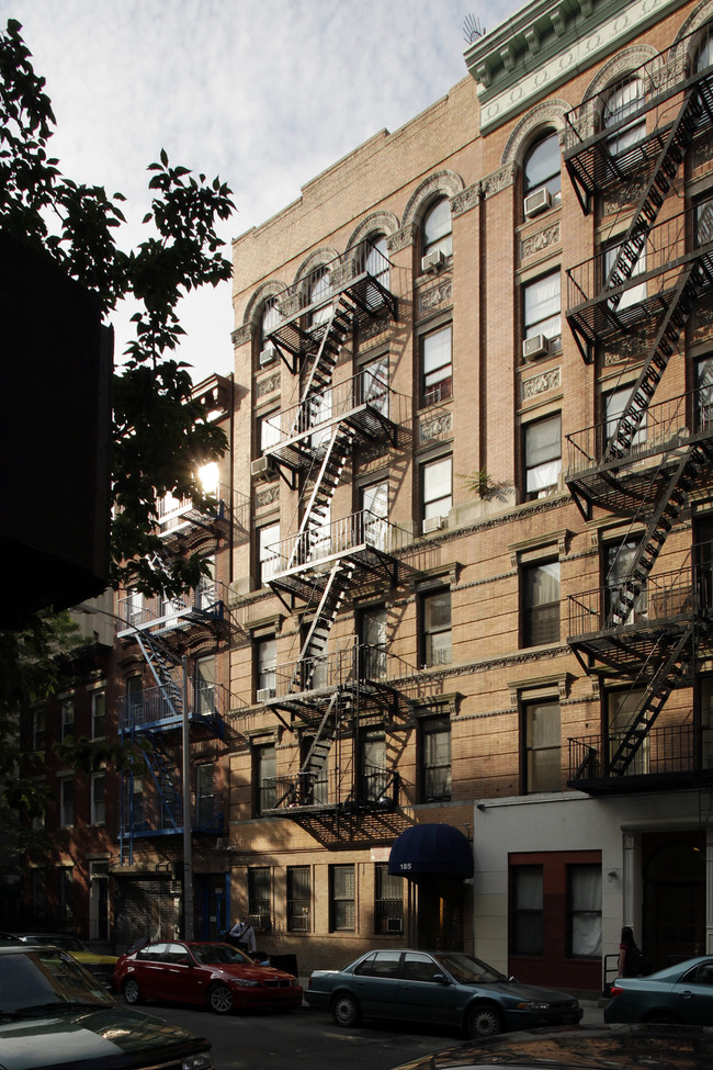 185 E Second St in New York, NY - Foto de edificio - Building Photo