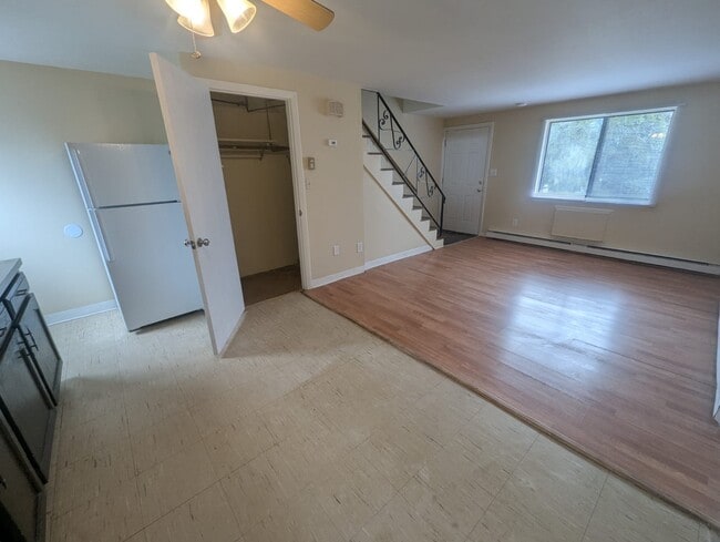 468 Main St, Unit 1 in East Haven, CT - Building Photo - Building Photo