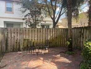 2007 Oysterwood Ln in Riviera Beach, FL - Foto de edificio - Building Photo