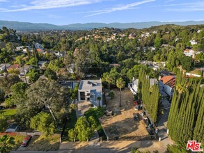 21329 Mulholland Dr in Los Angeles, CA - Building Photo - Building Photo