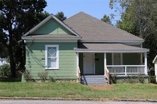 604 Capitol Pkwy in Montgomery, AL - Building Photo