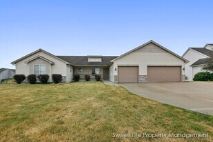 3669 Kinnrow Ct NW, Unit 3669 in Walker, MI - Building Photo