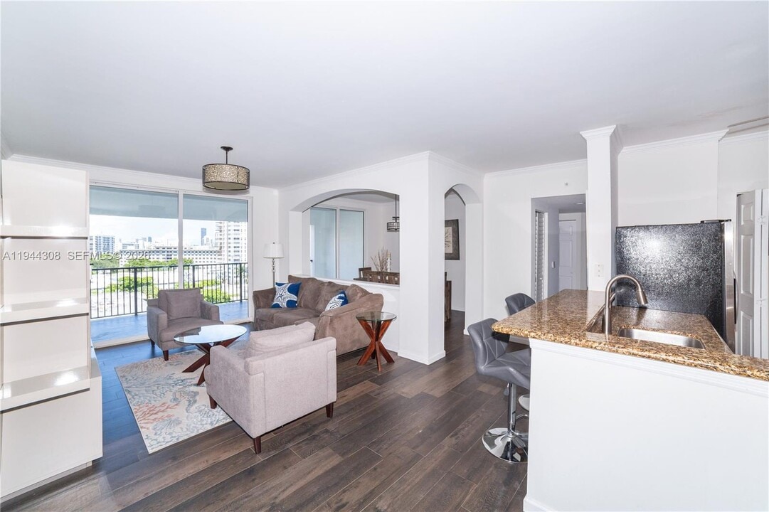 17150 N Bay Rd in Sunny Isles Beach, FL - Building Photo