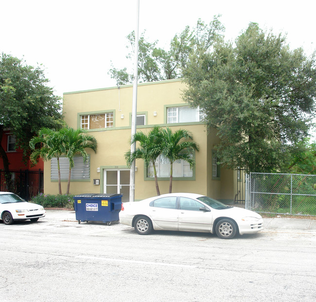 536 NE 62nd St in Miami, FL - Foto de edificio - Building Photo