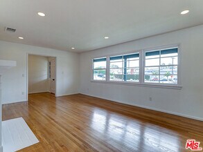 7101 W 85th St in Los Angeles, CA - Building Photo - Building Photo