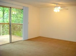 Kelly Creek Apartments in Gresham, OR - Building Photo - Interior Photo