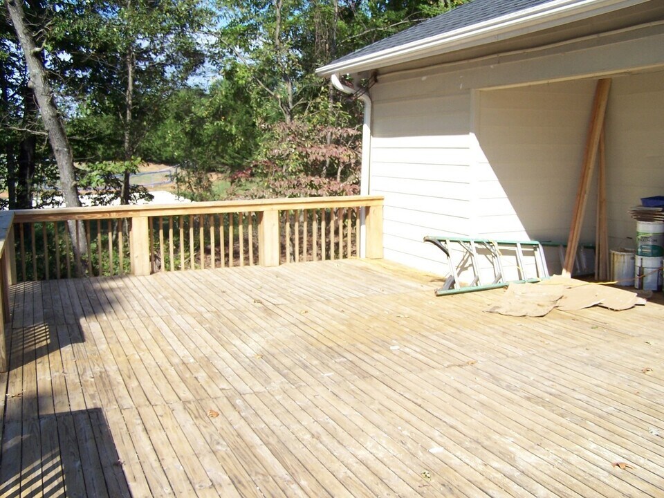 4000 Transou Rd in Pfafftown, NC - Building Photo