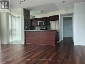 19 Grand Trunk Crescent in Toronto, ON - Building Photo - Building Photo