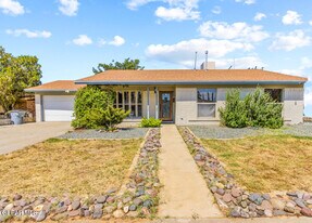10325 Cardigan Dr in El Paso, TX - Building Photo
