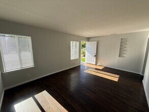 744 Whipple Ave in Redwood City, CA - Building Photo - Building Photo
