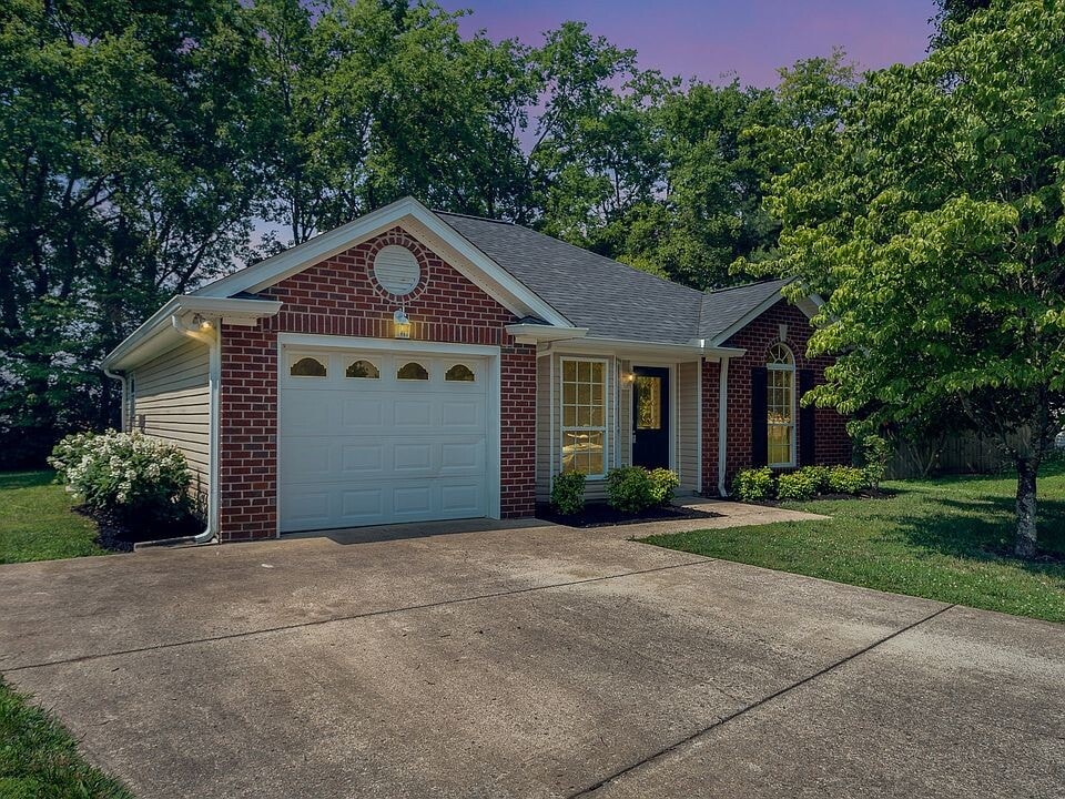 1065 Chesire Way in Gallatin, TN - Building Photo