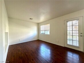 2500 Sierra Bello Ave in Las Vegas, NV - Building Photo - Building Photo