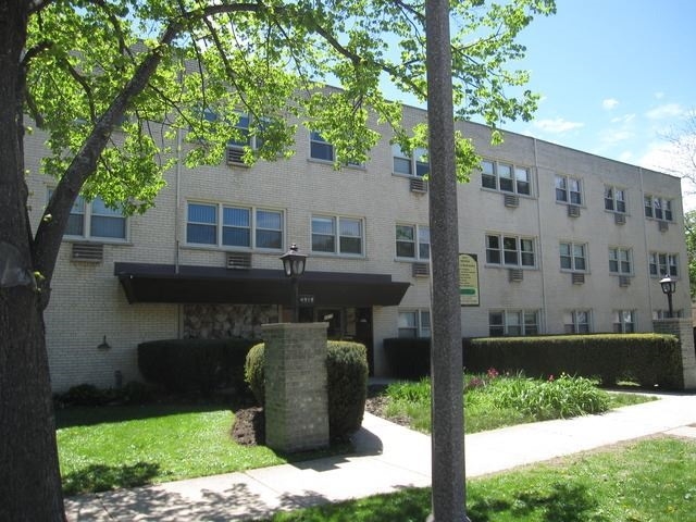 4919 Enfield Ave in Skokie, IL - Foto de edificio