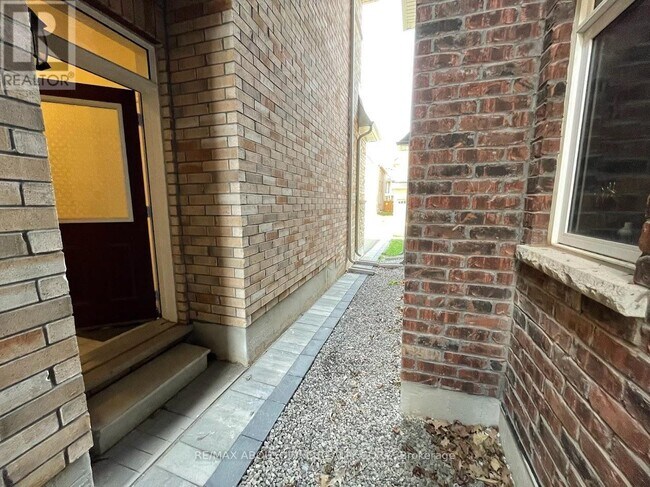 341 Ironside Dr in Oakville, ON - Building Photo - Building Photo