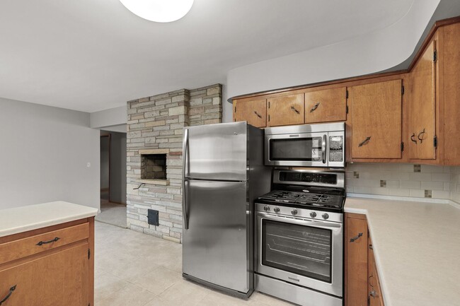 1811 Stanbridge Ave in Roseville, MN - Building Photo - Building Photo