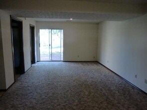 1206 Woodbridge St in Collinsville, IL - Building Photo - Building Photo