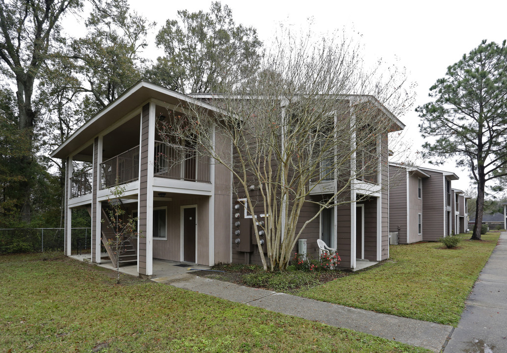 Oakview in Broussard, LA - Building Photo